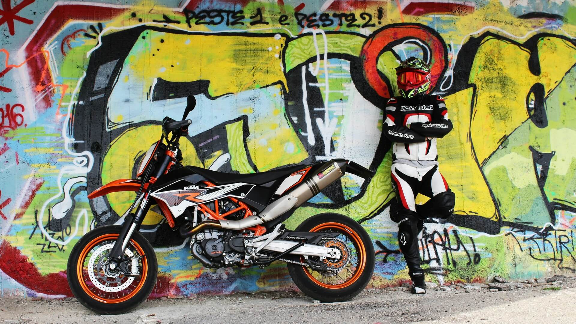 KTM Supermoto 690 SMC R KTM Supermoto 690 SMC R